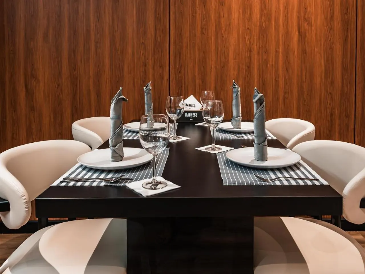 D Stays Holiday Homes 1Min Walk To Dubai Mall & Burj Khalifa 0*,